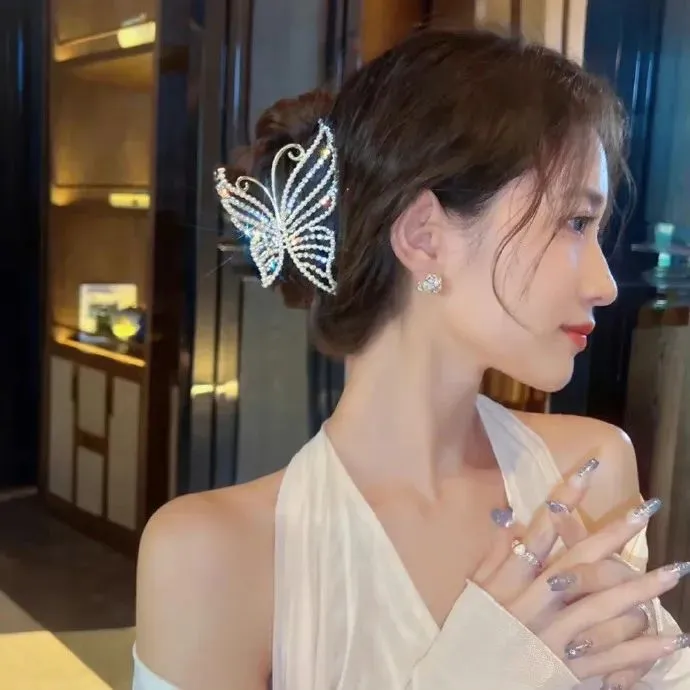 微观世界的奇遇《借东西的小人阿莉埃蒂》：地板下的拇指姑娘与患病人类男孩的短暂而唯美的友谊
